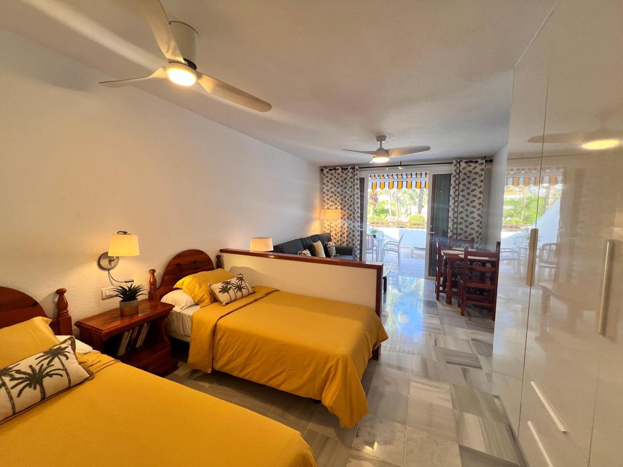 Seafront New Modern Apartment Playa de las Americas  Luaran gambar